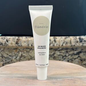 Lily Bloom Hyaluronic Serum - White